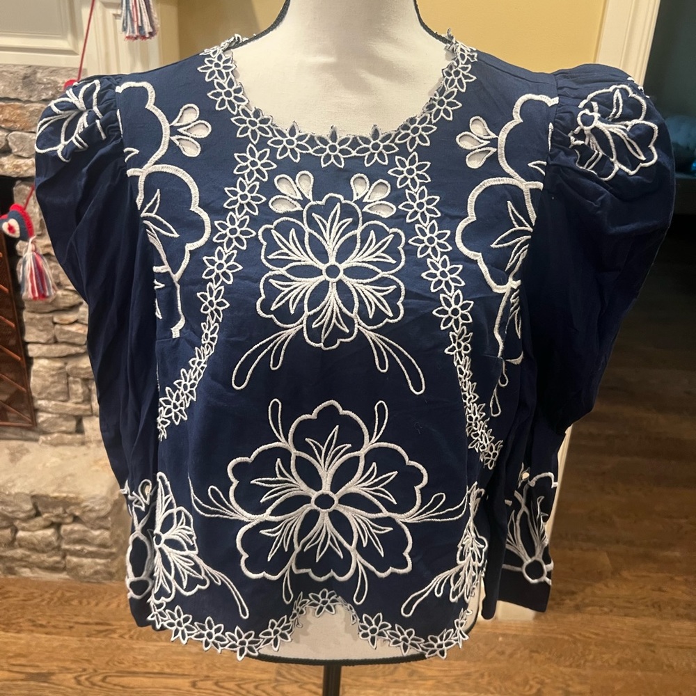 Express eyelet embroidered puff sleeve floral top L